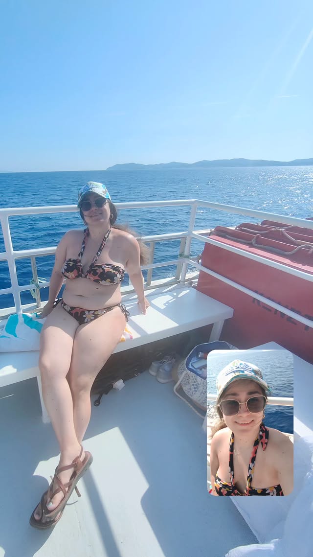 Cala paradisiaca con barche